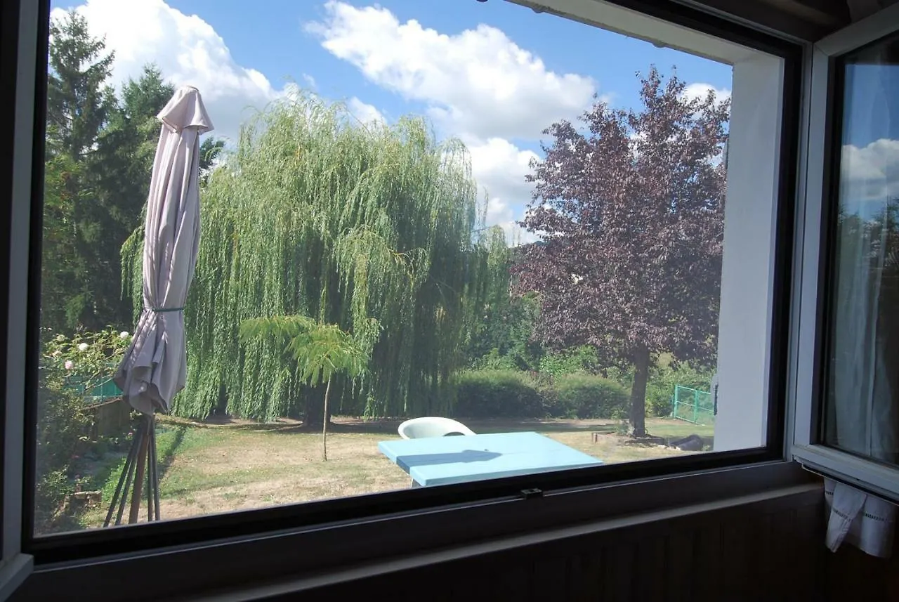 La Petite Maison Villa Bessenay 0*,  France